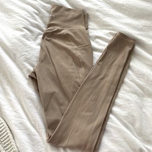 Alphalete Alphalux pocket legging